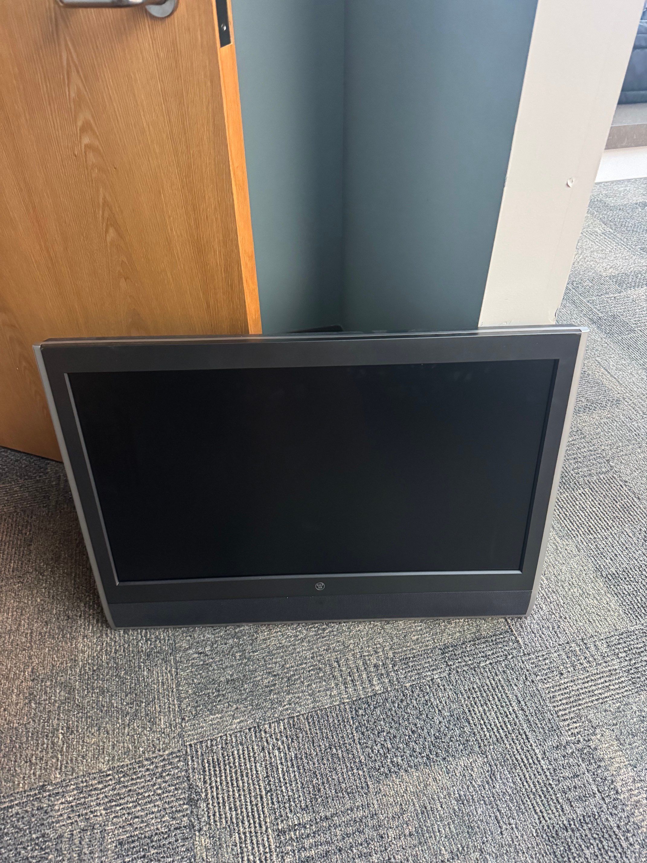 Westinghouse 32' LCD TV with power cord and remote.